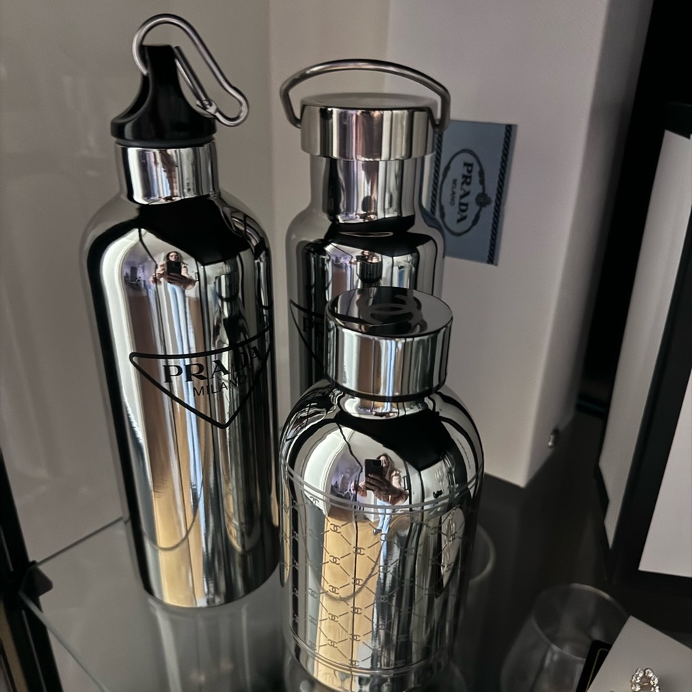 💯 Authentic Prada water bottle. Gorgeous!